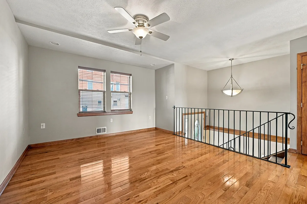 3 bed, 1.5 bath, 1160 sqft, $1,795 — Photo 3