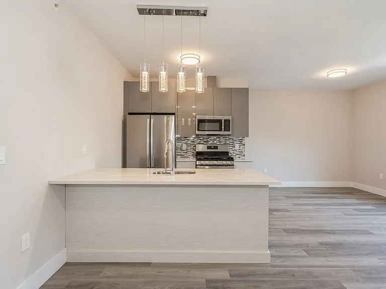 6108 Hudson Ave — Photo 6