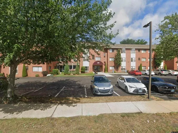 216 Quinnipiac Ave APT 103, North Haven, CT 06473