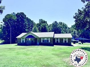 677 Edgewood Dr, Texarkana, AR 71854