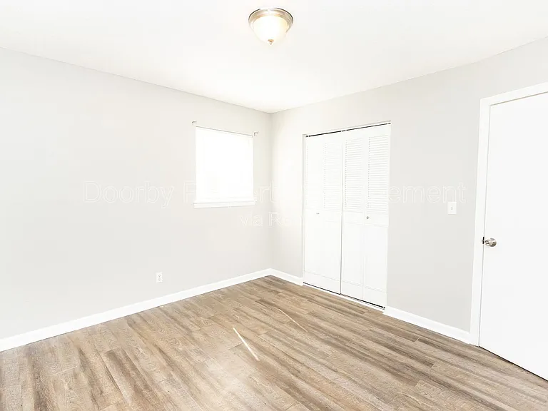 901 Forest Dale Ln #B — Photo 7