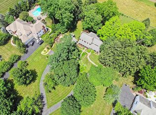 14 Grove Farm Rd, Pittstown, NJ 08867