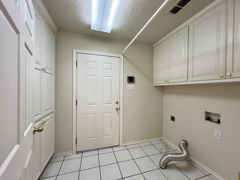 5704 York Ave — Photo 23