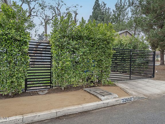 2nd image of 22652 Burbank Blvd