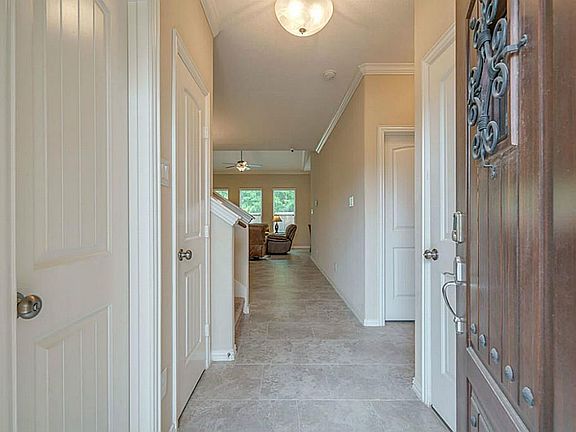 2nd image of 2237 Oak Circle Dr N
