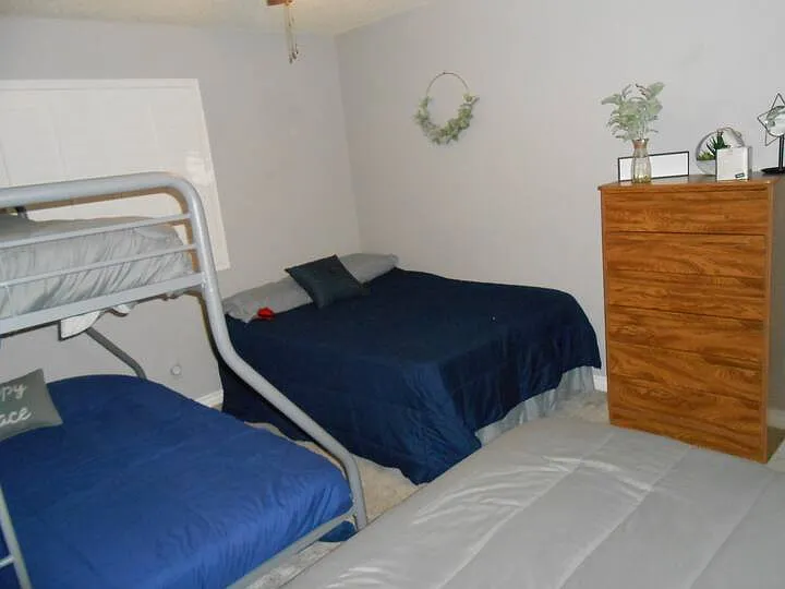 Guest bedroom 1b
