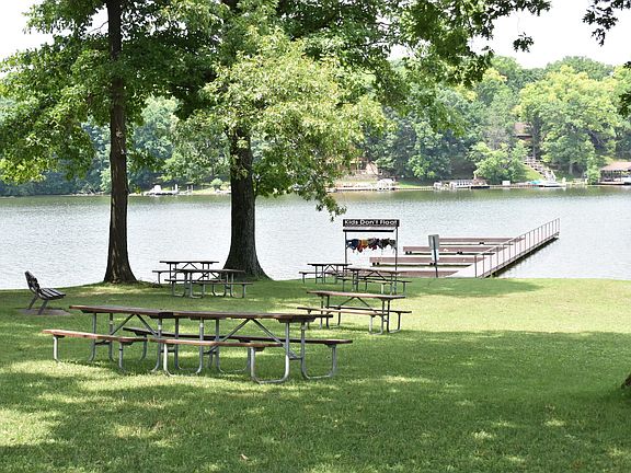 3rd image of 481 Lake Thunderbird Dr