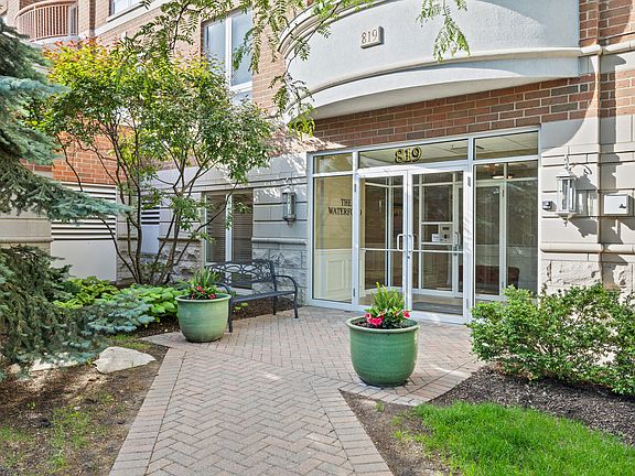 2nd image of 819 Graceland Ave APT 204