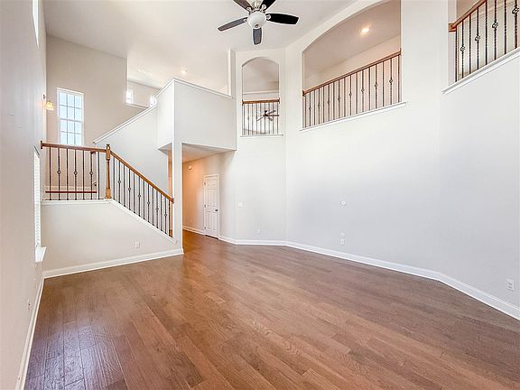 3rd image of 7113 Hilliard Cir