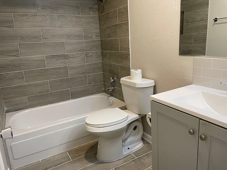 6401 Deihl Rd #202 — Photo 6