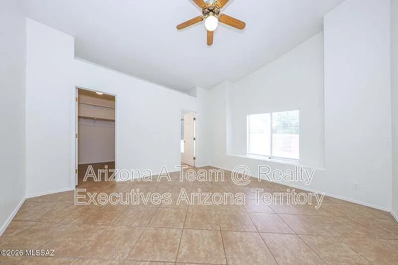 4 bed, 2.0 bath, 1944 sqft, $2,195 — Photo 3