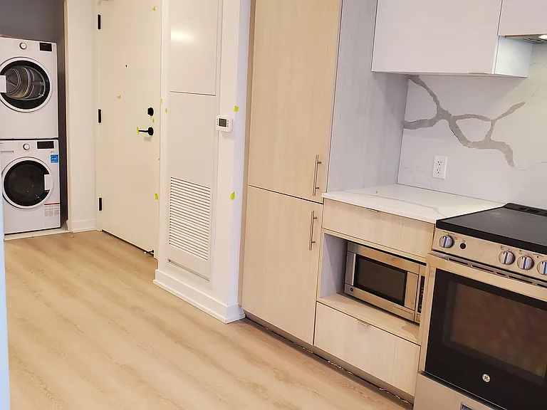 100 Queen St E #1015 — Photo 3