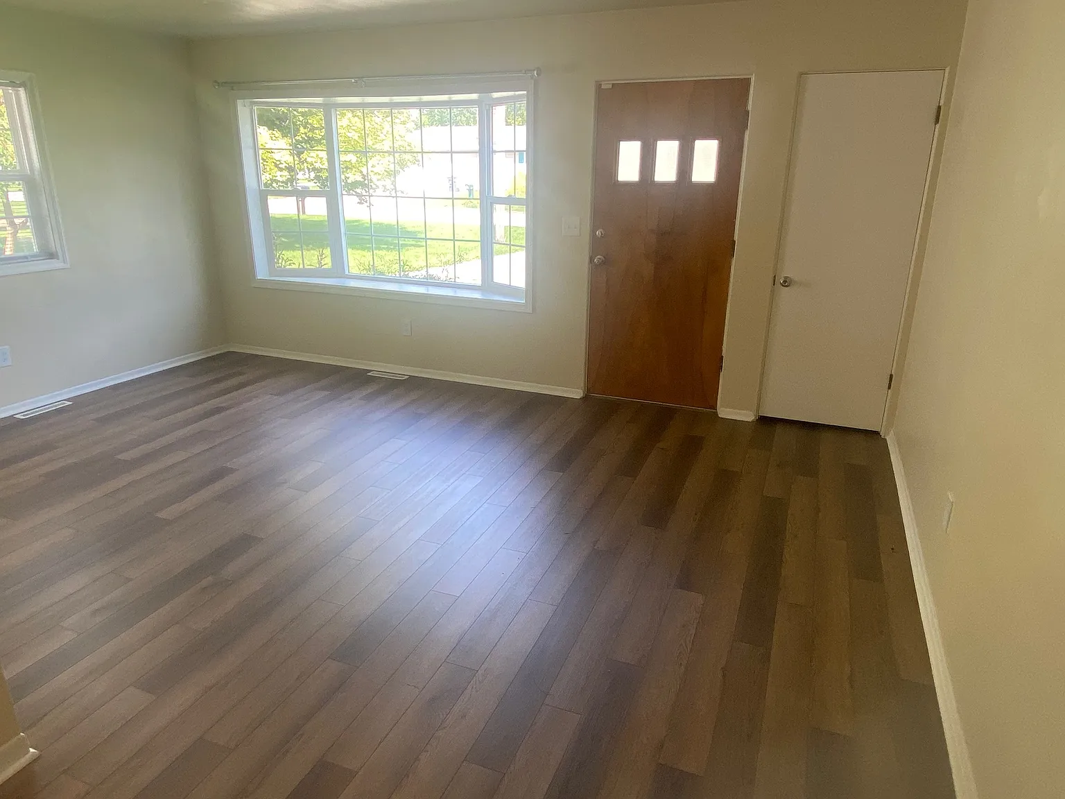 3 bed, 1200 sqft, $1,650 — Photo 2