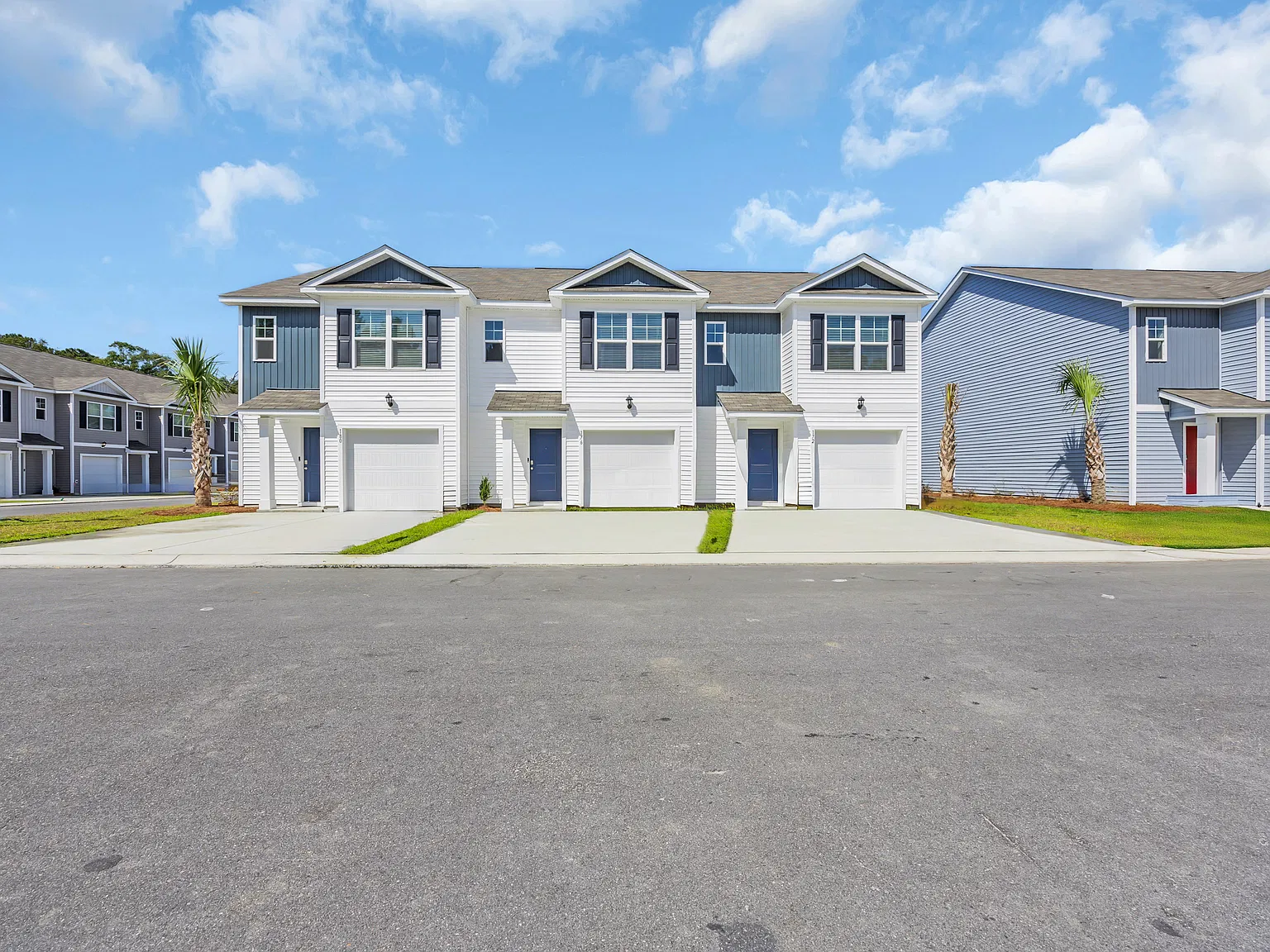 3 bed, 2.5 bath, 1418 sqft, $2,200 — Photo 2