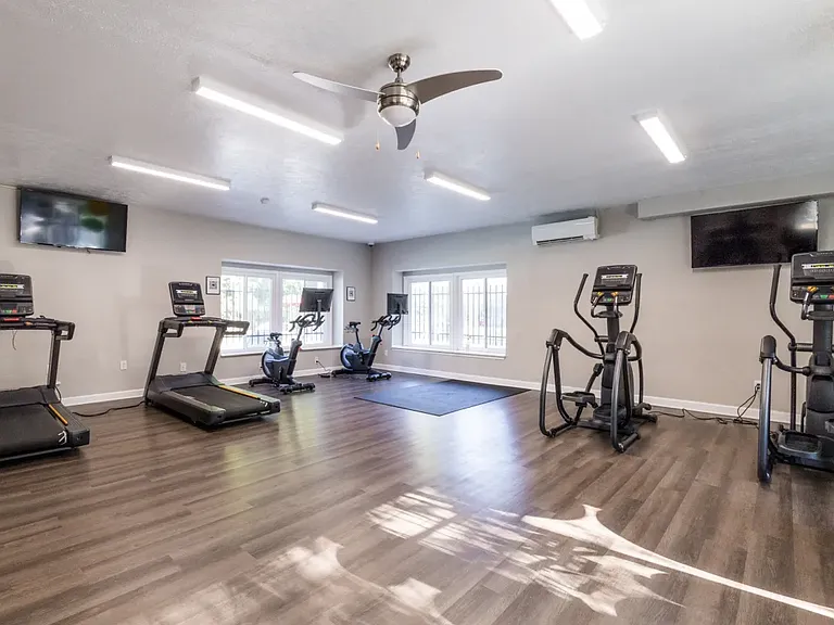 825 Woodbridge Dr — Photo 16