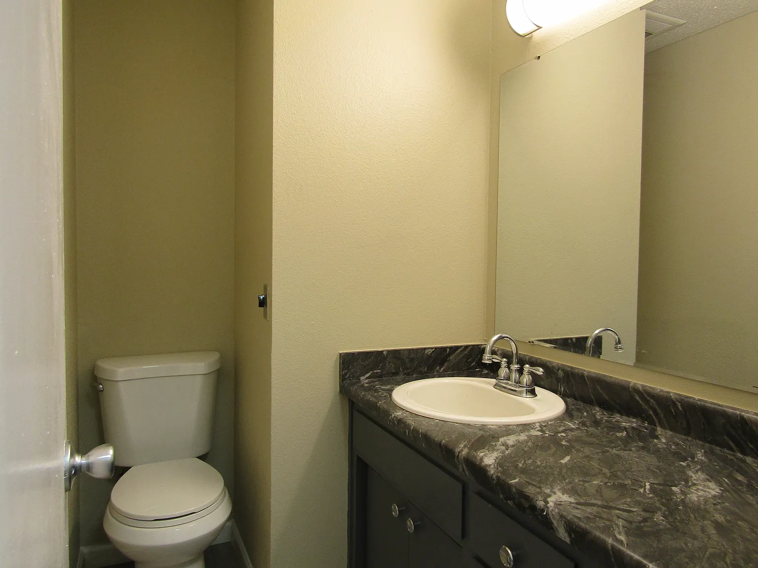2 bed, 1.5 bath, 1170 sqft, $2,175 — Photo 4