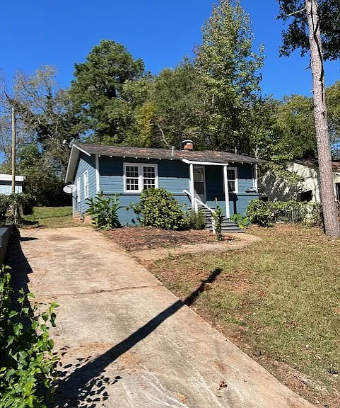 328 Woodview Ave — Photo 1