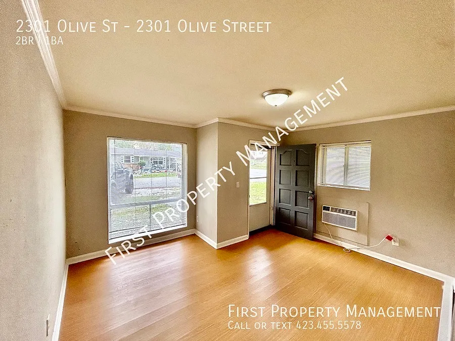 2301 Olive St: 2Bed/1Bath Duplex w/ Laundry Hookups! — Photo 4