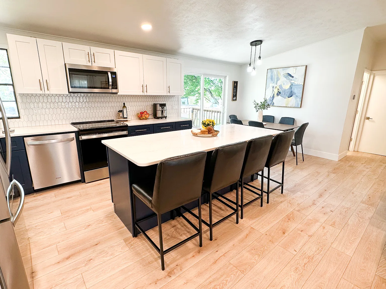 3 bed, 1308 sqft, $2,350 — Photo 1