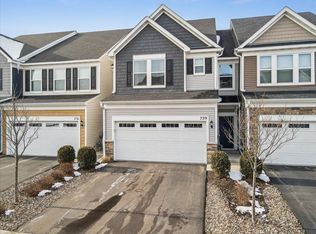 729 Wildflower Ln, Chanhassen, MN 55317