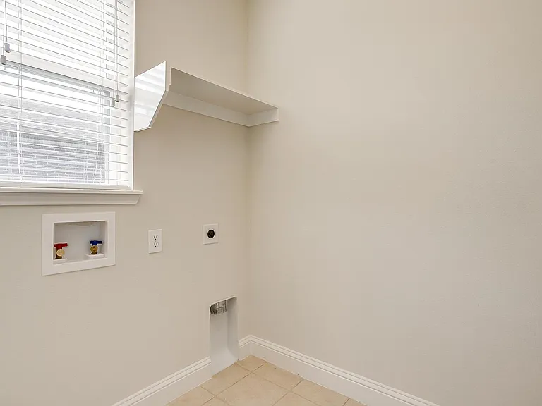 1845 Dexter Ln — Photo 22