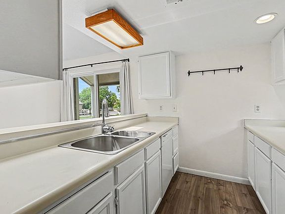 3rd image of 6880 Zenobia Cir
