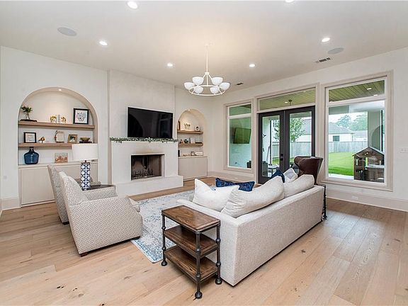 3rd image of 5009 Twin River Pl