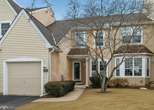 419 Country Club Dr Photo 1