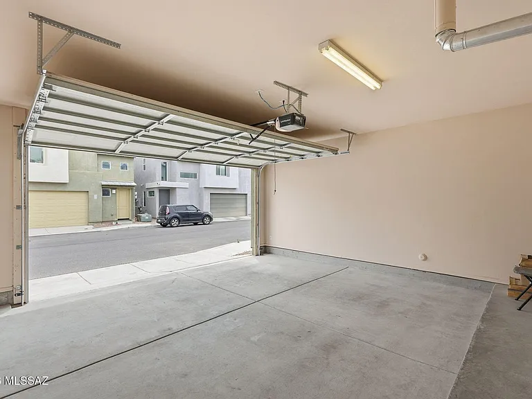 2815 N Fair Oaks Ave — Photo 36