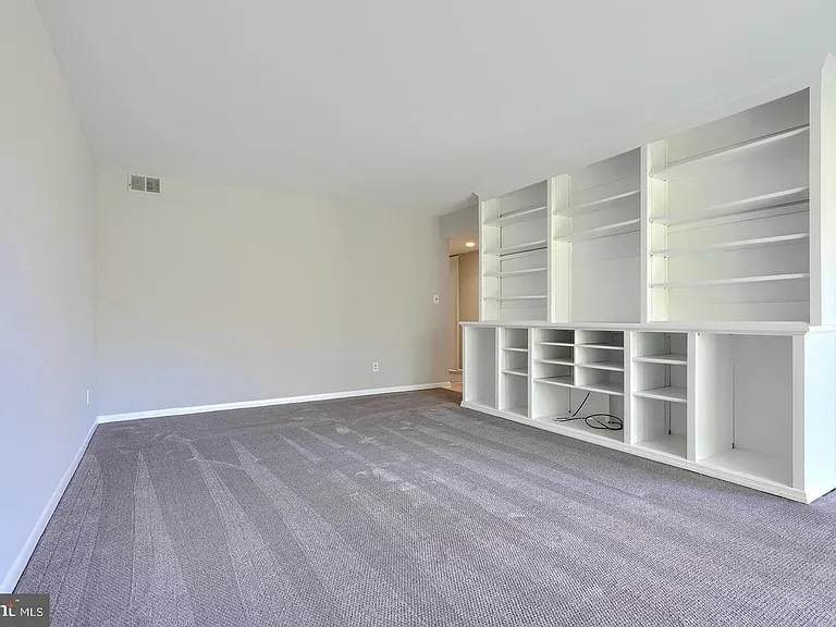 6 Mullingar Ct #301 — Photo 7