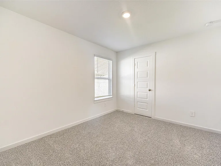 2732 Misty Elm Ln — Photo 15