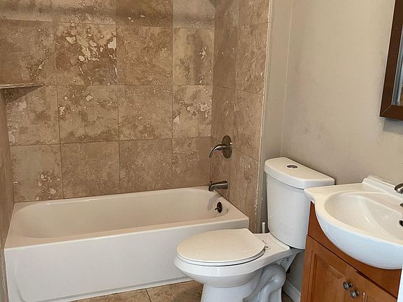 4th image of 448 S 10th St