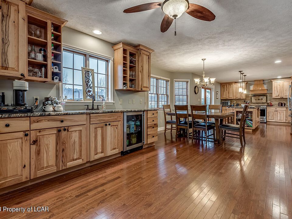 14 Winding Way Dallas PA Zillow