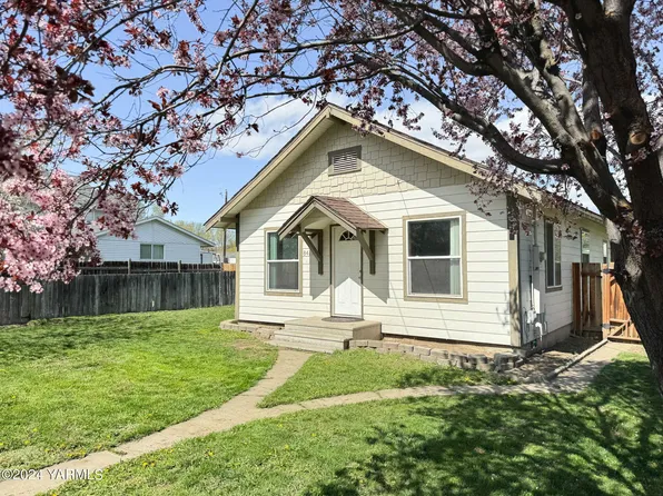 8411 Aspen Rd, Yakima, WA 98903