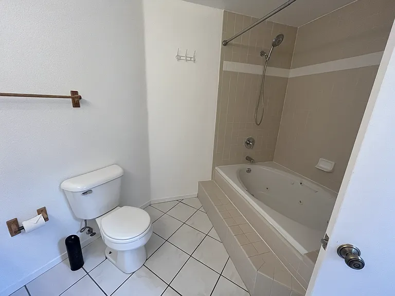 2823 Springdale Ln — Photo 10