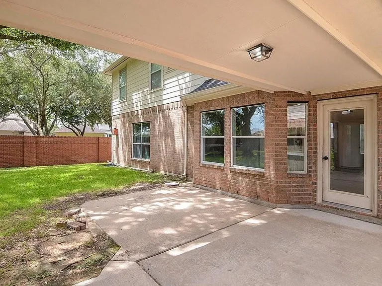 2515 Lansing Cir — Photo 47