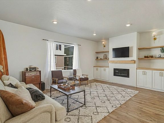 3rd image of 1007 E Midship Way