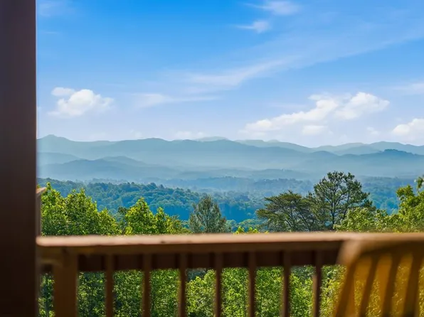 1162 Trimont Mountain Rd, Franklin, NC 28734