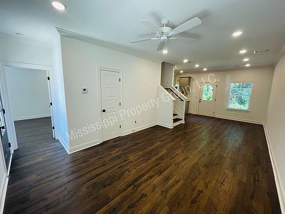 4th image of 580 Meadow Crest Cir