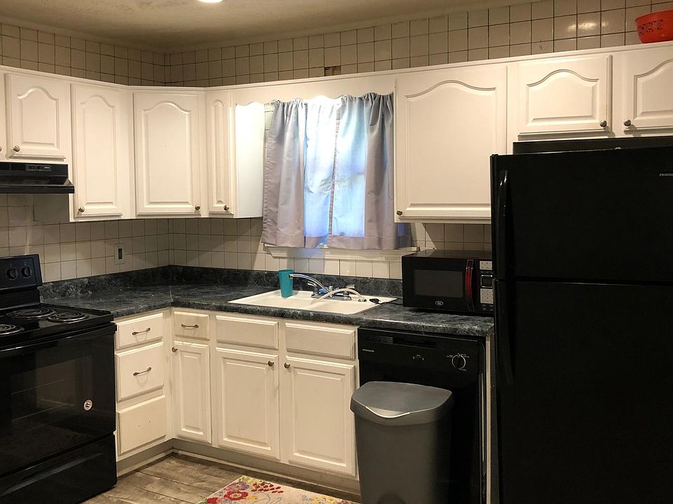 2nd image of 211 Walnut St