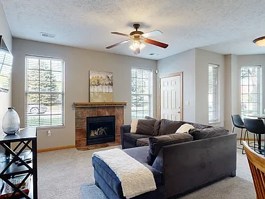 Canary 1BD, 1BA - 690 SF