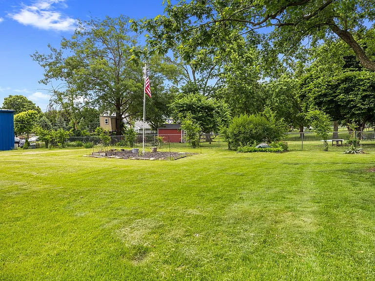 5908 Meredith Dr — Photo 17