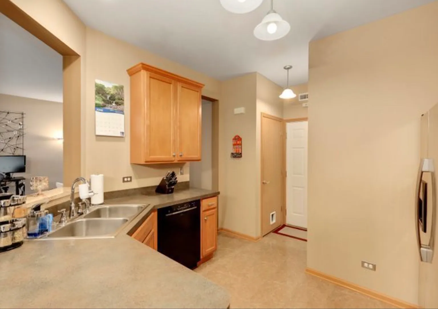 2 bed, 2.5 bath, 1576 sqft, $2,450 — Photo 1