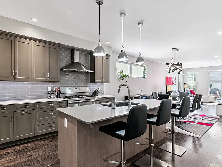 2428 N Clarkson St — Photo 8