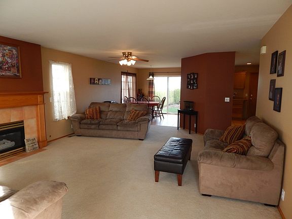 5th image of 2262 Dogwood St