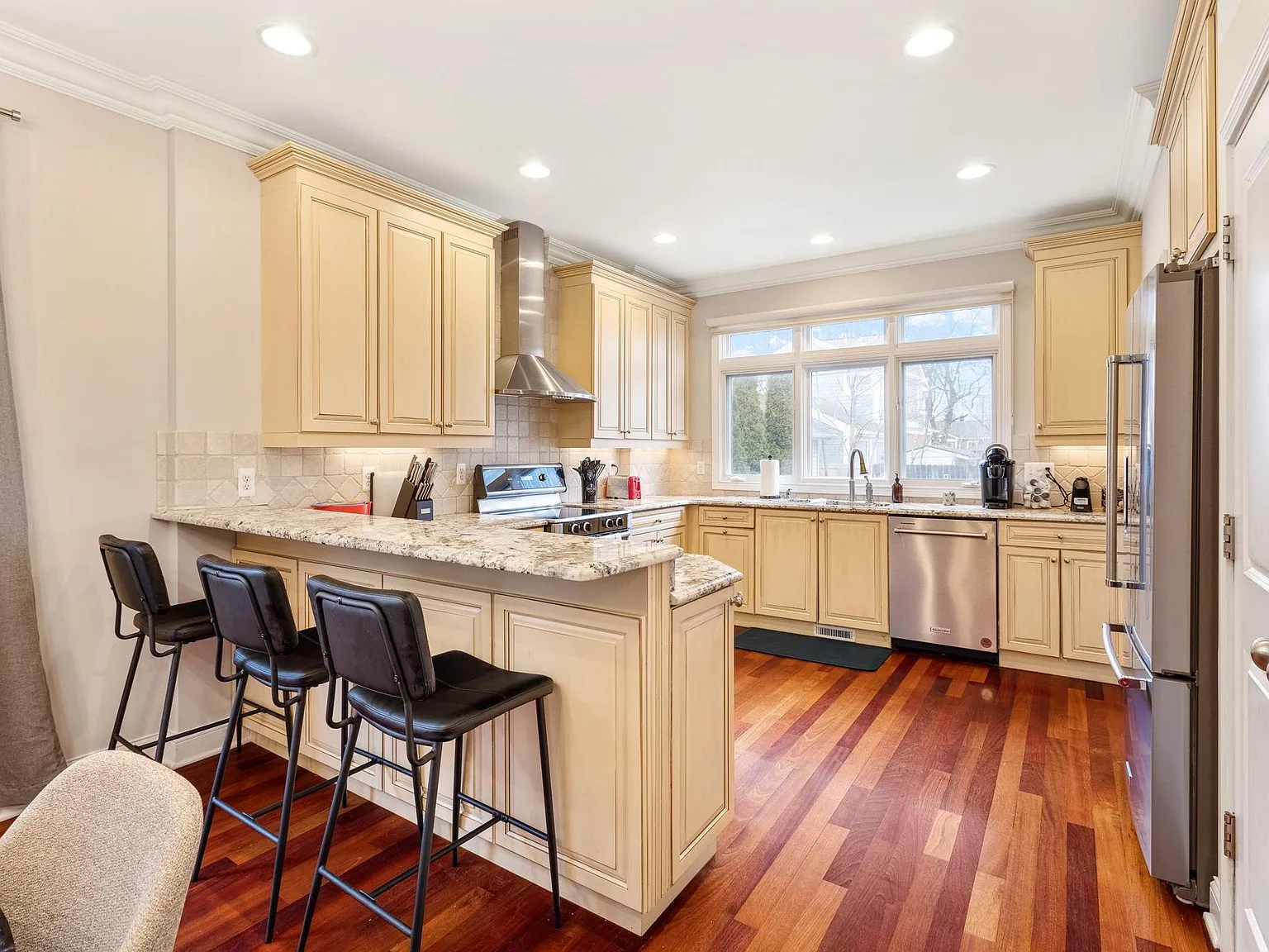 4 bed, 3.5 bath, 2950 sqft, $13,000 — Photo 4