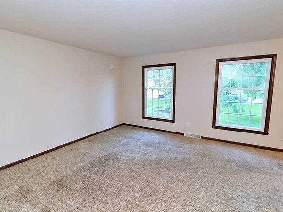 4th image of 951 Westridge Dr