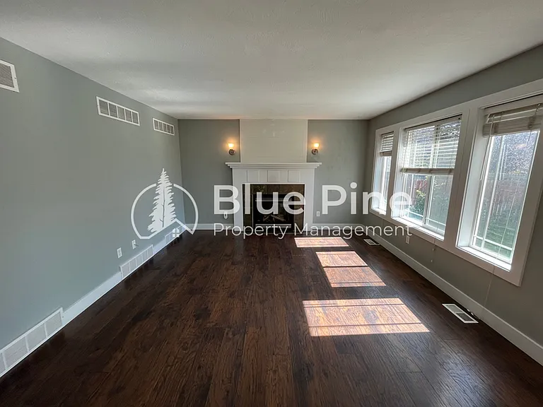 157 Leesburg Ln — Photo 9