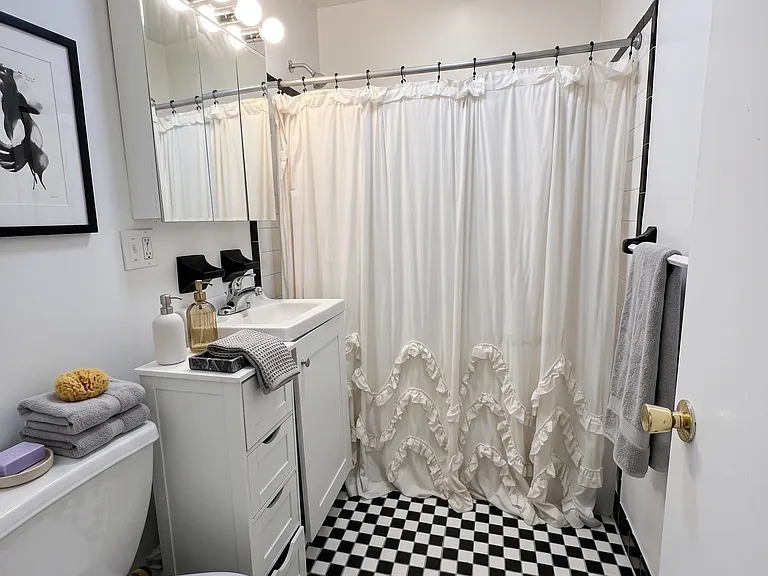 238 W 20th St #5A — Photo 3
