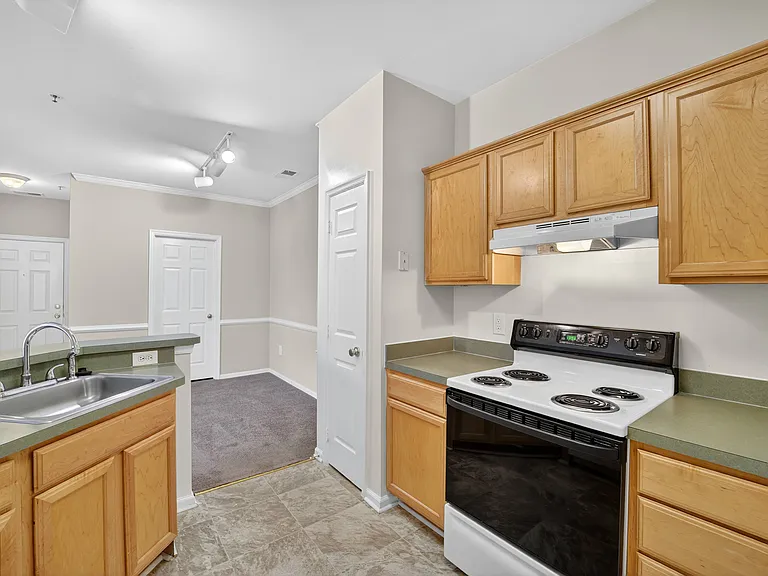 Brittany Commons Apartments — Photo 25